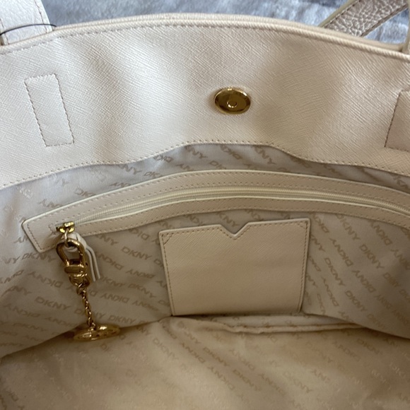 BNWT DKNY leather tote in ivory and beige with woven detail - Picture 8 of 11
